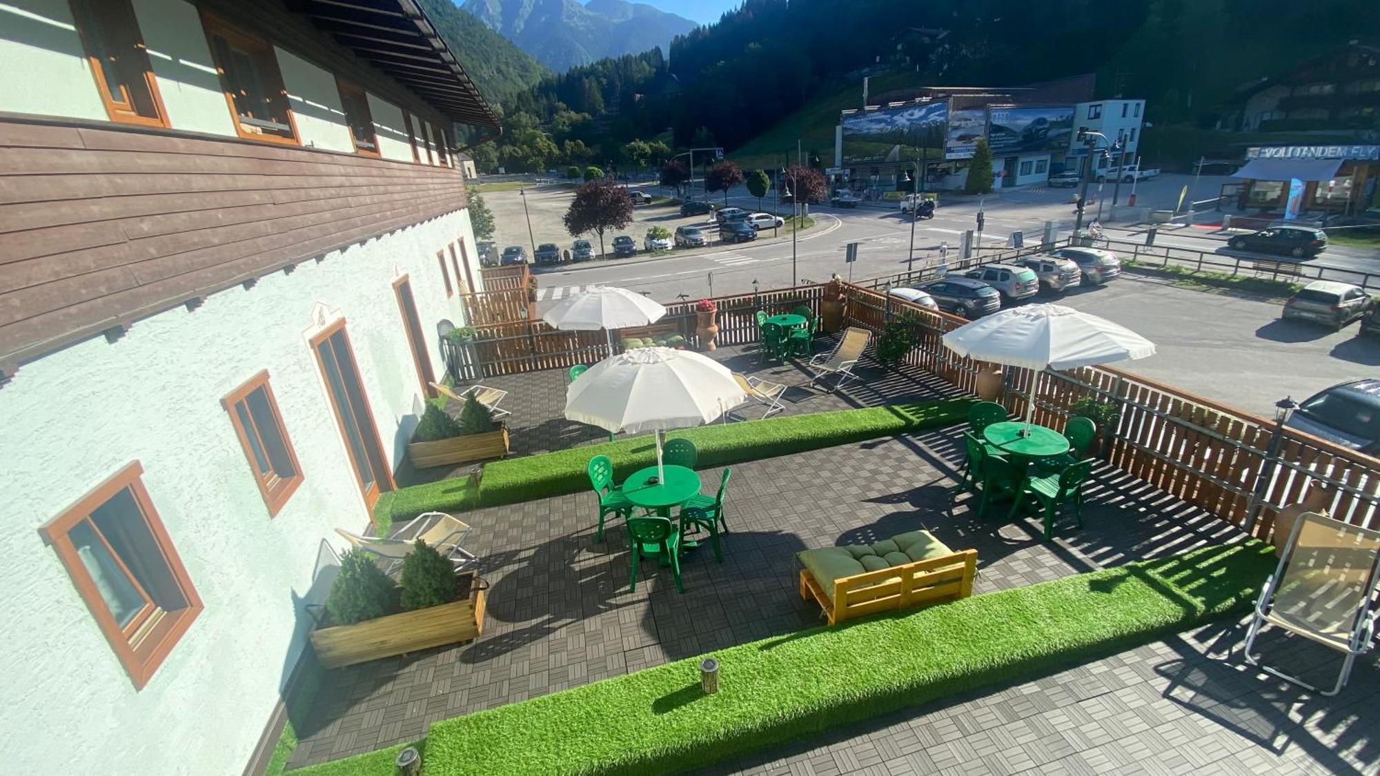 Casteluce Hotel Funivie Pinzolo Dış mekan fotoğraf